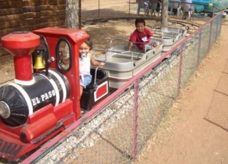  El trenecito en el parque de Pourries 